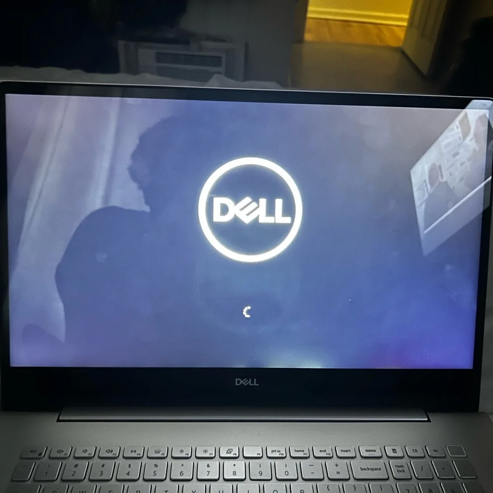 Dell Inspiron 7791 2-In-1 “17.3” inch Full HD i7 16GB RAM and 512 SSD